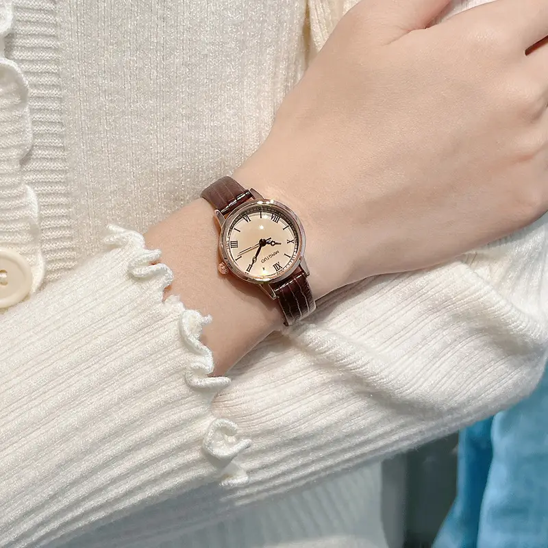 Women's Elegant Retro Belt Watch with Quartz Movement - Image 5