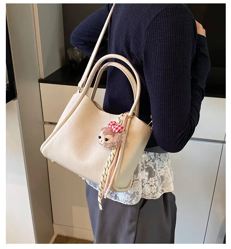Women's Large Capacity Soft Leather Crossbody Bag Brown 2025 — feature 2