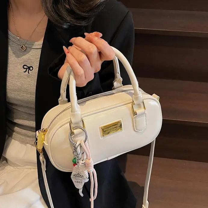 Women's Creamy White Bowtie Shoulder Bag with Tassel