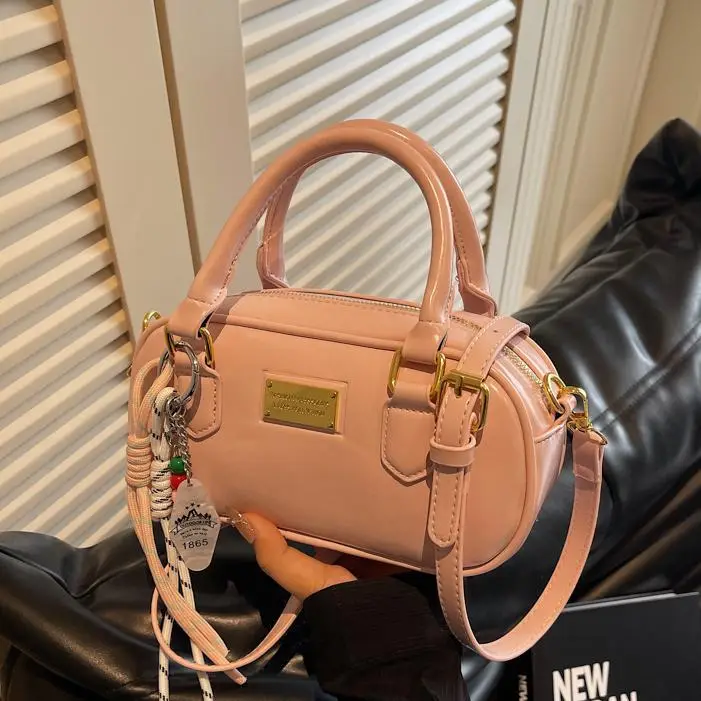 Women's Creamy White Bowtie Shoulder Bag with Tassel