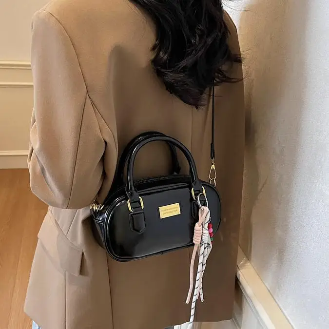 Women's Creamy White Bowtie Shoulder Bag with Tassel