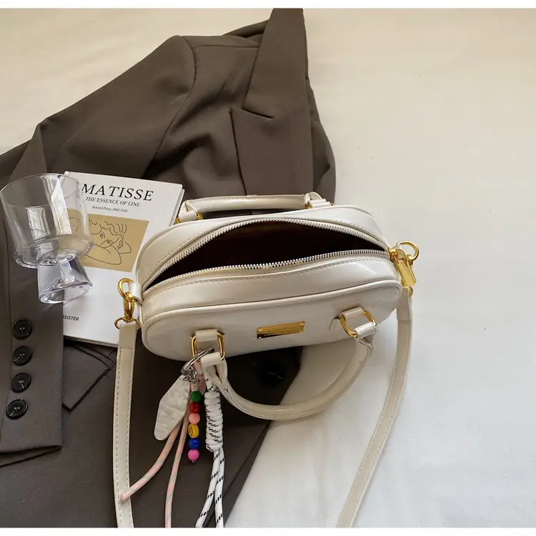 Women's Creamy White Bowtie Shoulder Bag with Tassel — feature 11