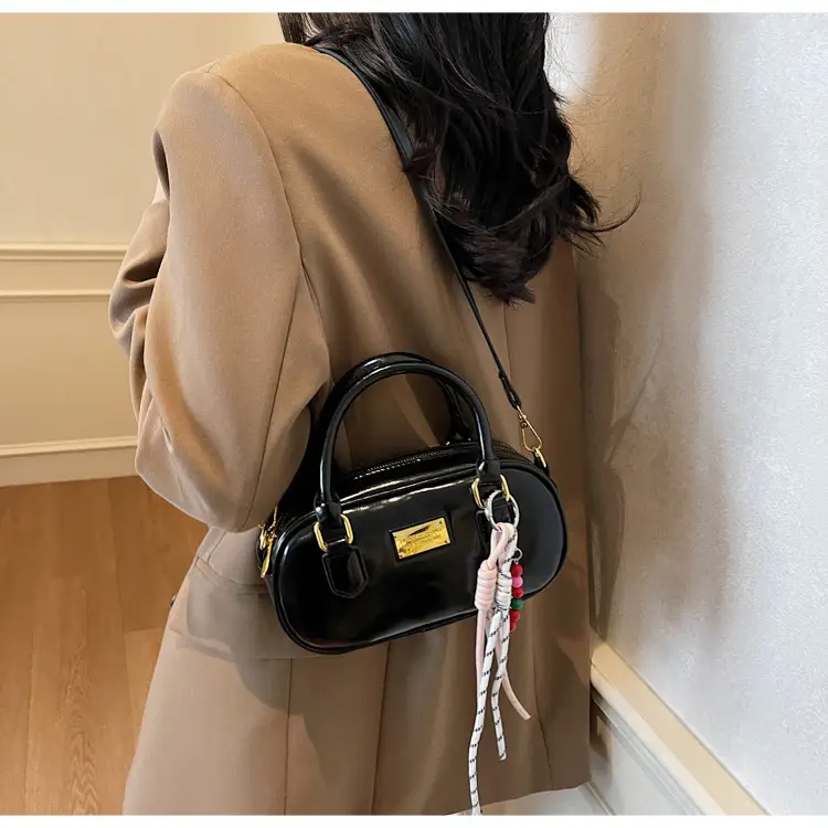 Women's Creamy White Bowtie Shoulder Bag with Tassel — feature 26