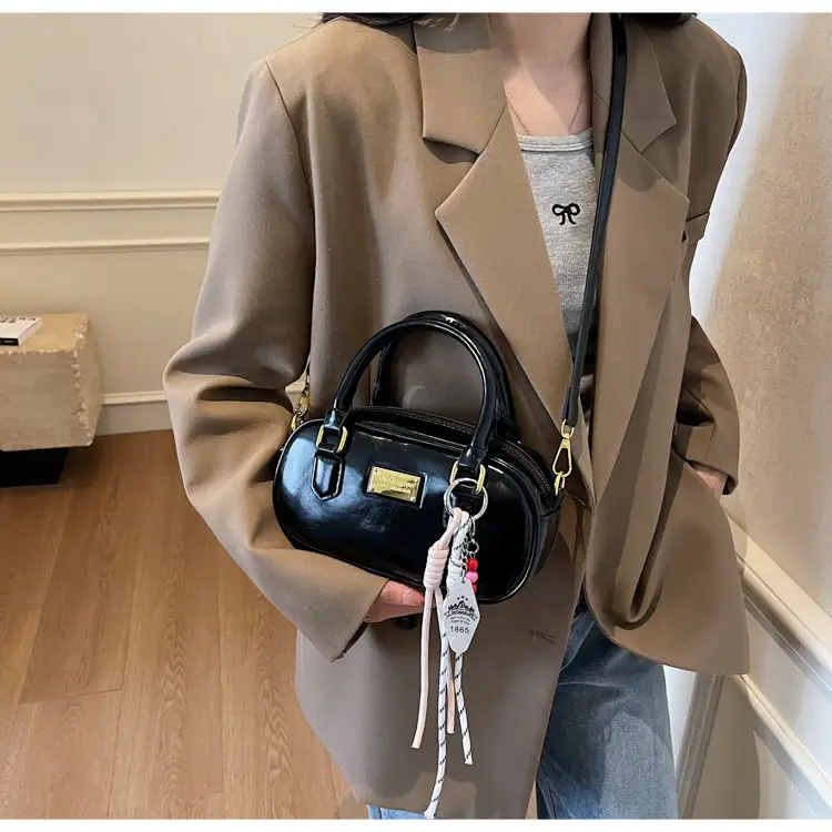 Women's Creamy White Bowtie Shoulder Bag with Tassel — feature 27