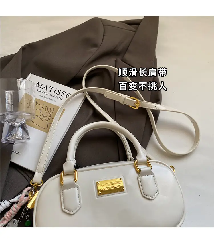 Women's Creamy White Bowtie Shoulder Bag with Tassel — feature 4