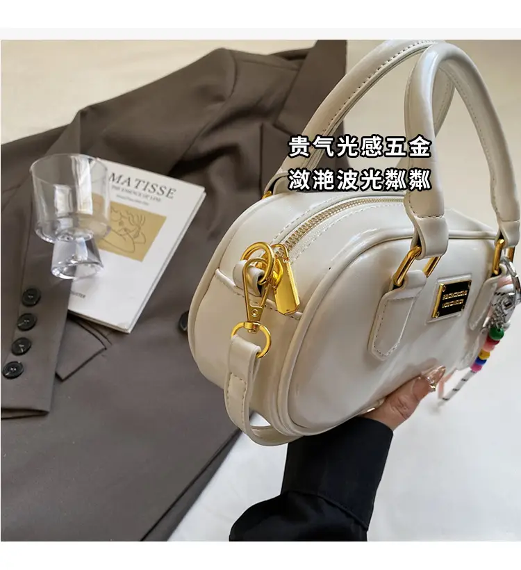 Women's Creamy White Bowtie Shoulder Bag with Tassel — feature 5