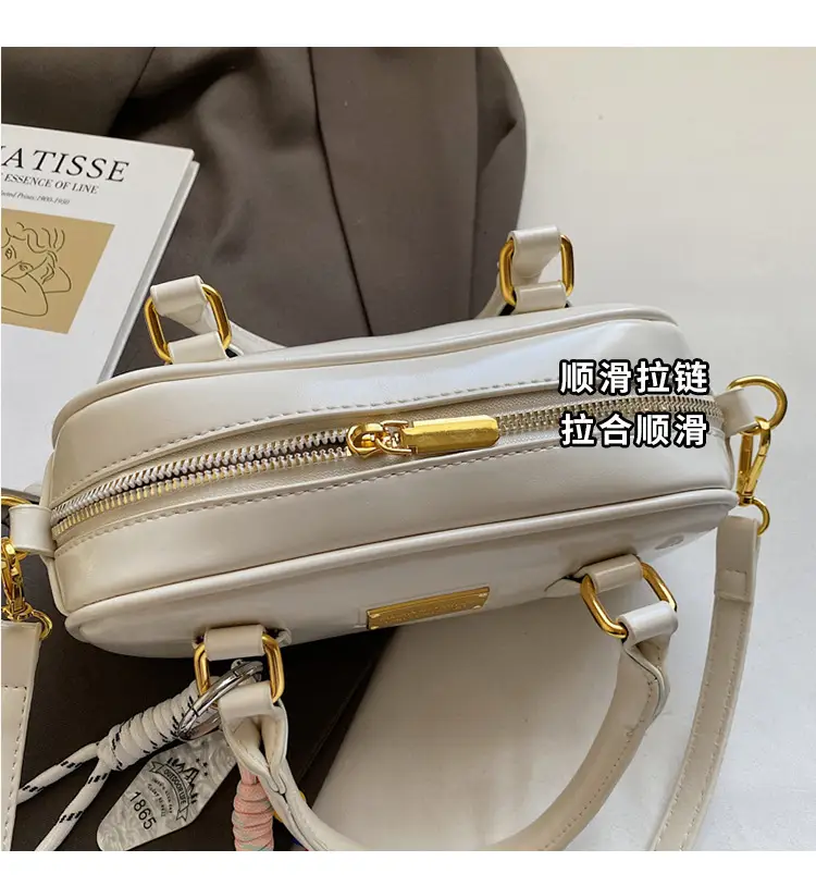 Women's Creamy White Bowtie Shoulder Bag with Tassel — feature 6