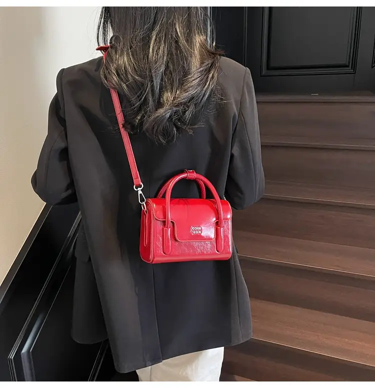 Red Minimalist Women's Shoulder Crossbody Bag 2026 — feature 11