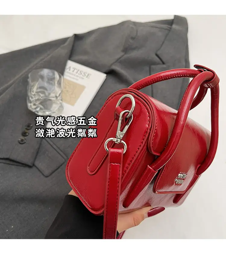 Red Minimalist Women's Shoulder Crossbody Bag 2026 — feature 4
