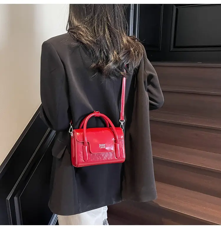 Red Minimalist Women's Shoulder Crossbody Bag 2026 — feature 9