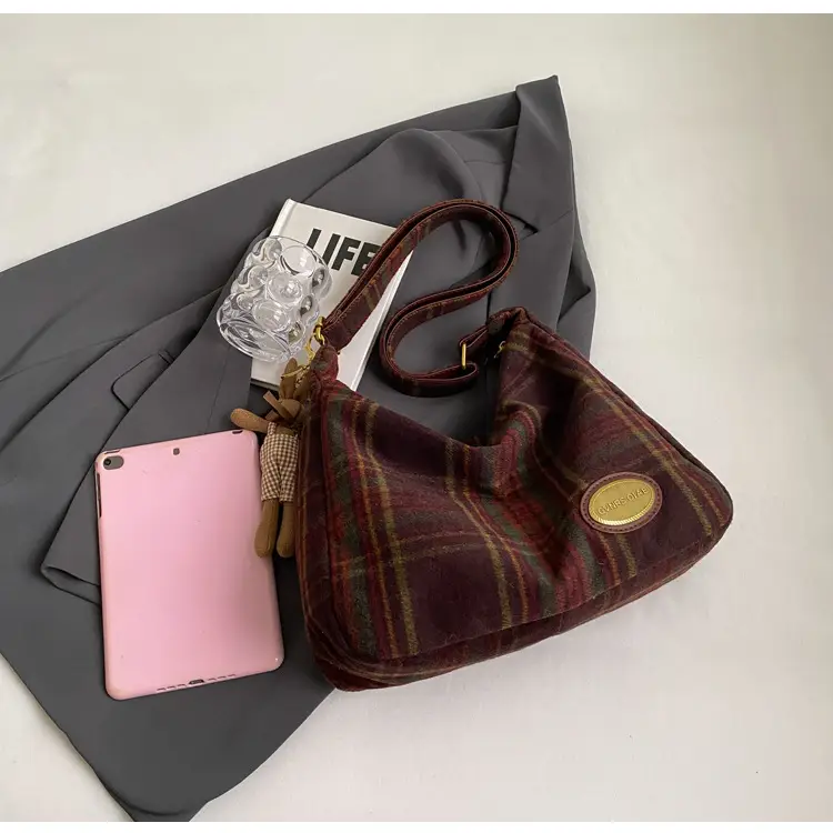 Retro Plaid Woolen Crossbody Bag for Women — feature 4