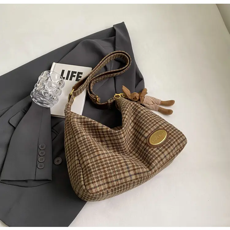 Retro Plaid Woolen Crossbody Bag for Women — feature 40