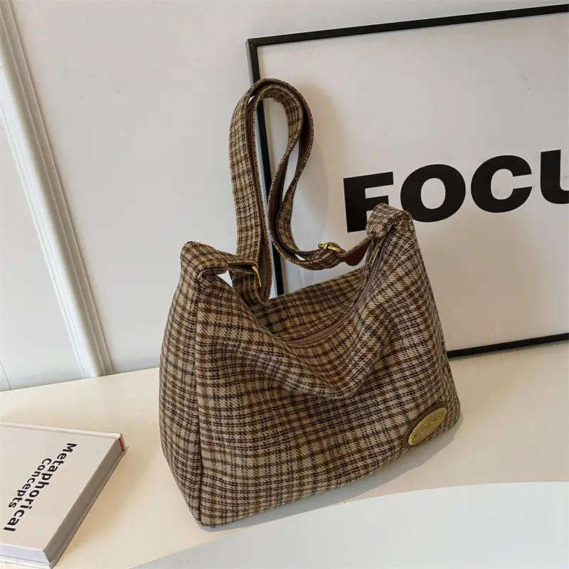 Retro Plaid Woolen Crossbody Bag for Women - Image 3