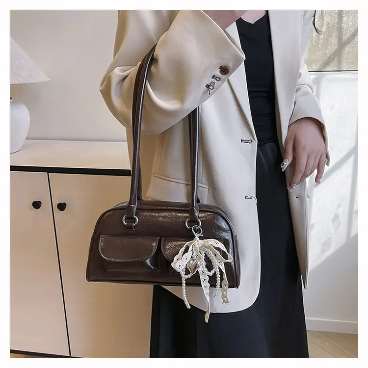 Black Leather Shoulder Bag with Chain Detail — feature 11