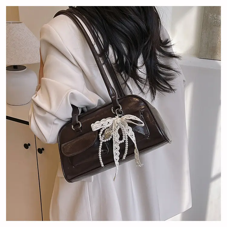Black Leather Shoulder Bag with Chain Detail — feature 12