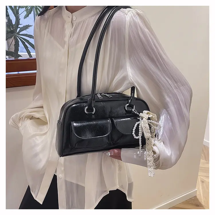 Black Leather Shoulder Bag with Chain Detail — feature 15
