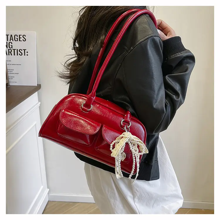 Black Leather Shoulder Bag with Chain Detail — feature 17