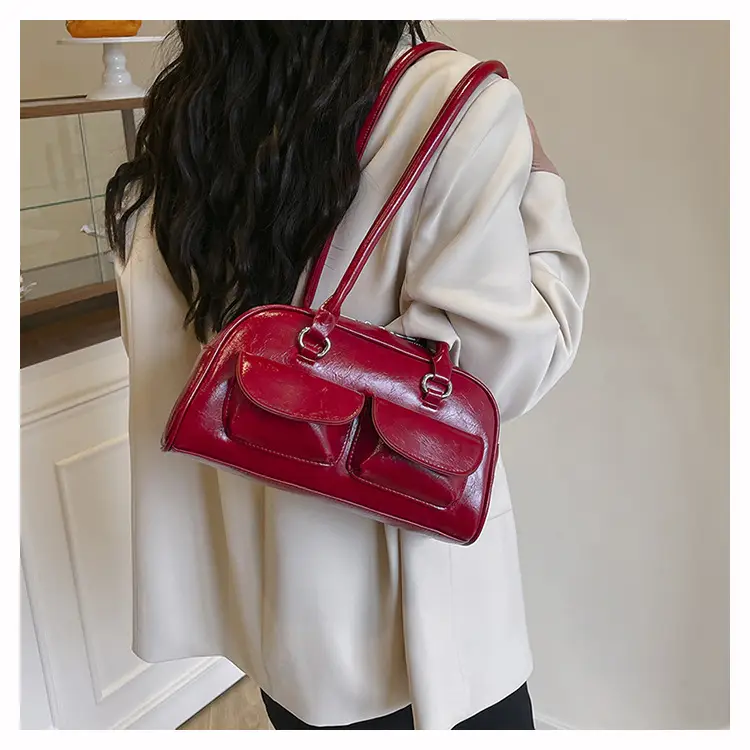 Black Leather Shoulder Bag with Chain Detail — feature 20