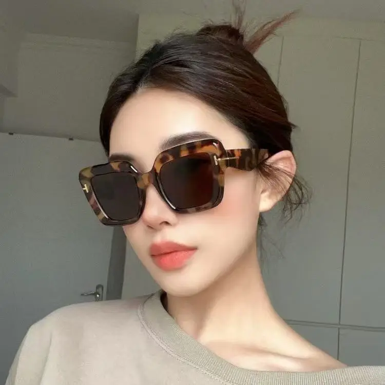 2025 Square Tortoiseshell Sunglasses Women Street Photography - Image 11