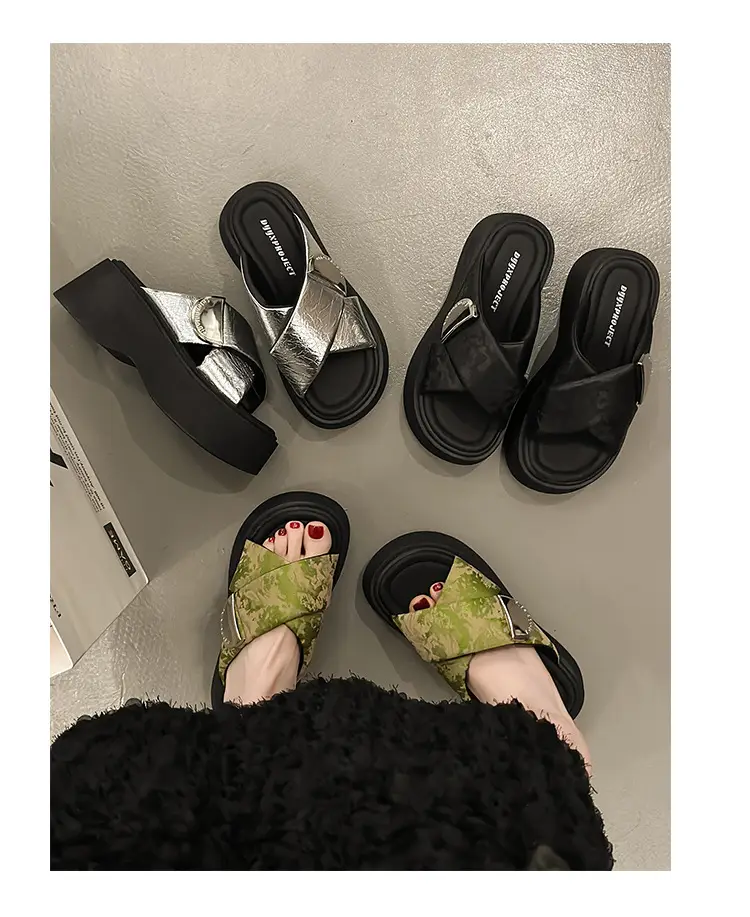 Women's High-rise silver Sandals and Slippers with Thick Bottom for Summer Wearing 2025 New High-end Feeling Small Cross Beach Slides — feature 1