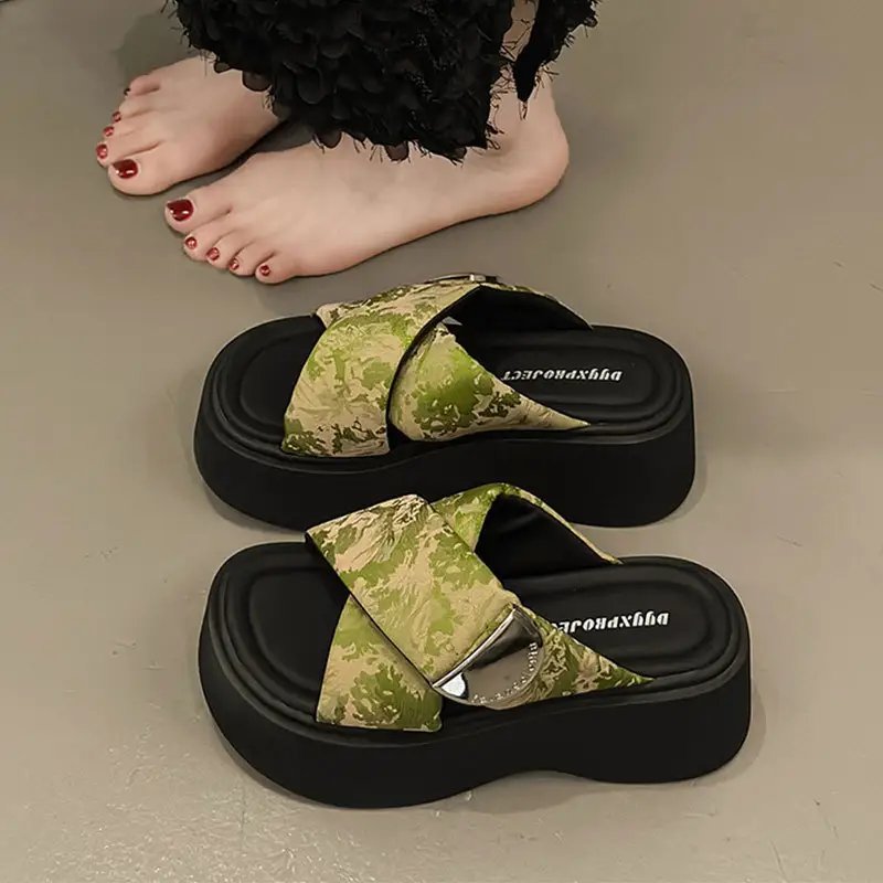 Women's High-rise silver Sandals and Slippers with Thick Bottom for Summer Wearing 2025 New High-end Feeling Small Cross Beach Slides - Image 2