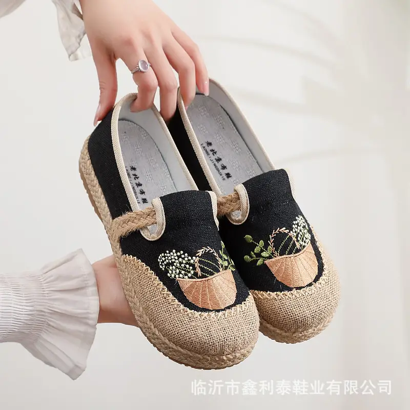 26 Spring/Summer New Embroidered Shoes for Middle-Aged and Elderly Women, Old Beijing Cloth Shoes, Women's Slip-On Non-Slip Lightweight Shoes - Image 11
