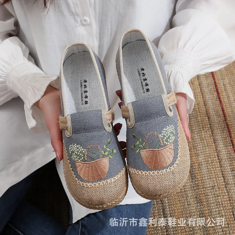 26 Spring/Summer New Embroidered Shoes for Middle-Aged and Elderly Women, Old Beijing Cloth Shoes, Women's Slip-On Non-Slip Lightweight Shoes - Image 12