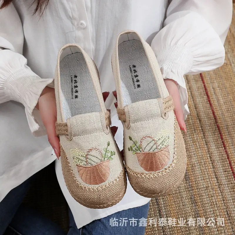 26 Spring/Summer New Embroidered Shoes for Middle-Aged and Elderly Women, Old Beijing Cloth Shoes, Women's Slip-On Non-Slip Lightweight Shoes - Image 13