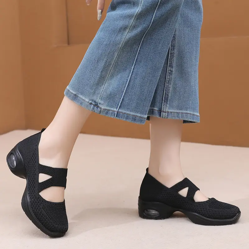 Breathable Flying Woven Noodle Dancing Shoes Women's Work Shoes Soft Sole Air Cushion Moms Shoes Old Beijing Cloth Shoes Women's Square Dancing Shoes - Image 5