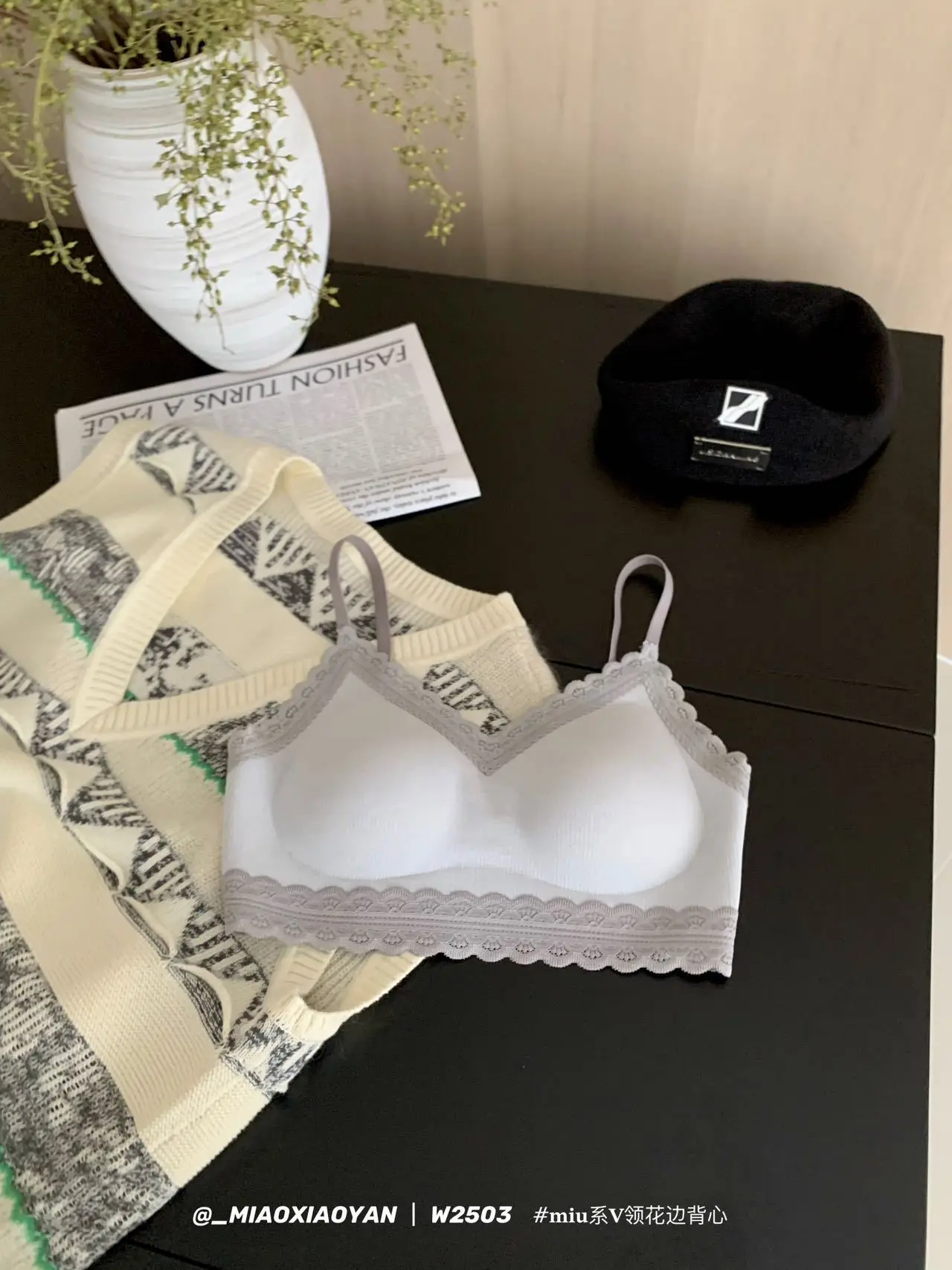 Black Lace Drop Cup V-Neck Seamless Underwear — feature 22