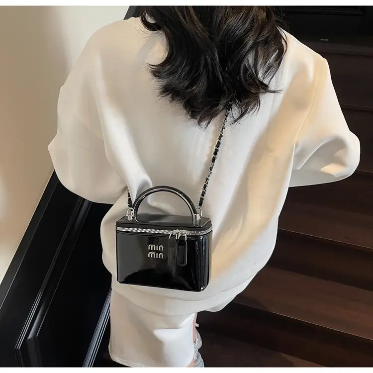 Women's Chain Strap Mini Crossbody Bag Cream — feature 34