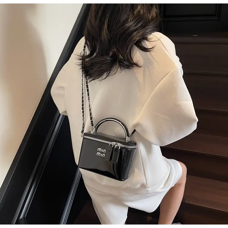 Women's Chain Strap Mini Crossbody Bag Cream — feature 35