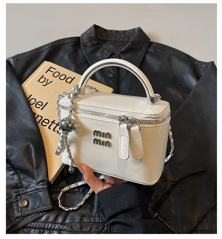 Women's Chain Strap Mini Crossbody Bag Cream — feature 4