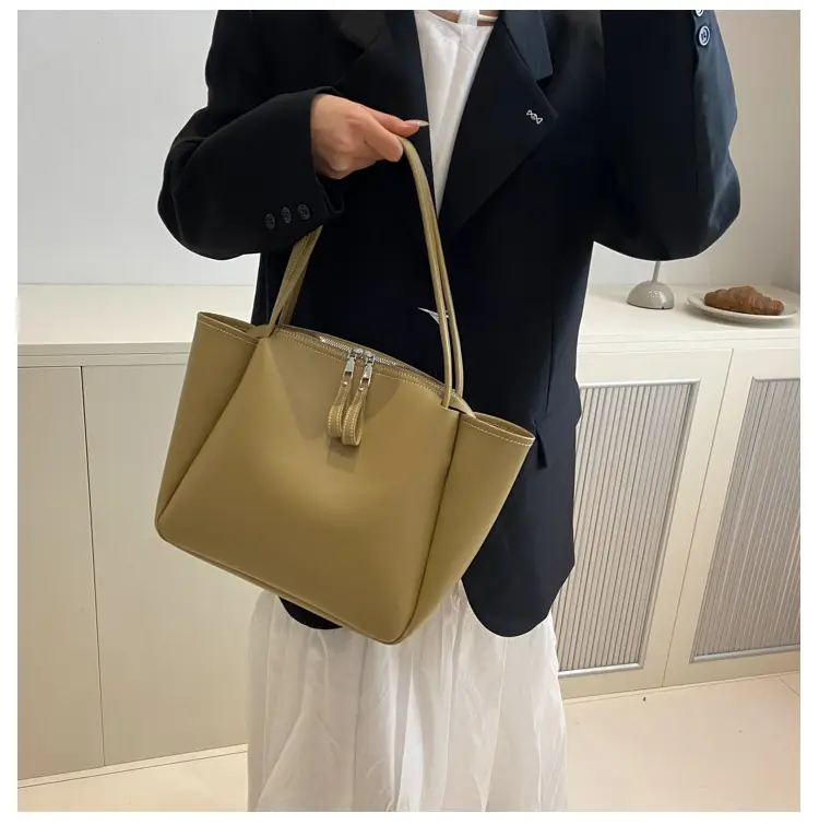 Black Large Capacity Women's Tote Bag 2026 — feature 15