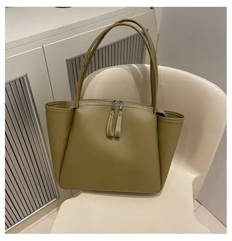 Black Large Capacity Women's Tote Bag 2026 — feature 17