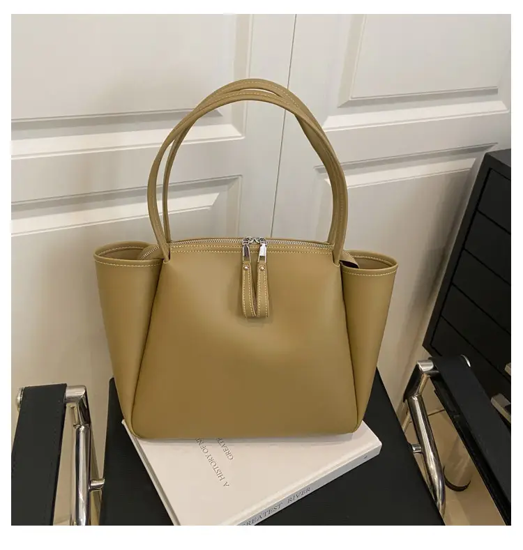 Black Large Capacity Women's Tote Bag 2026 — feature 18