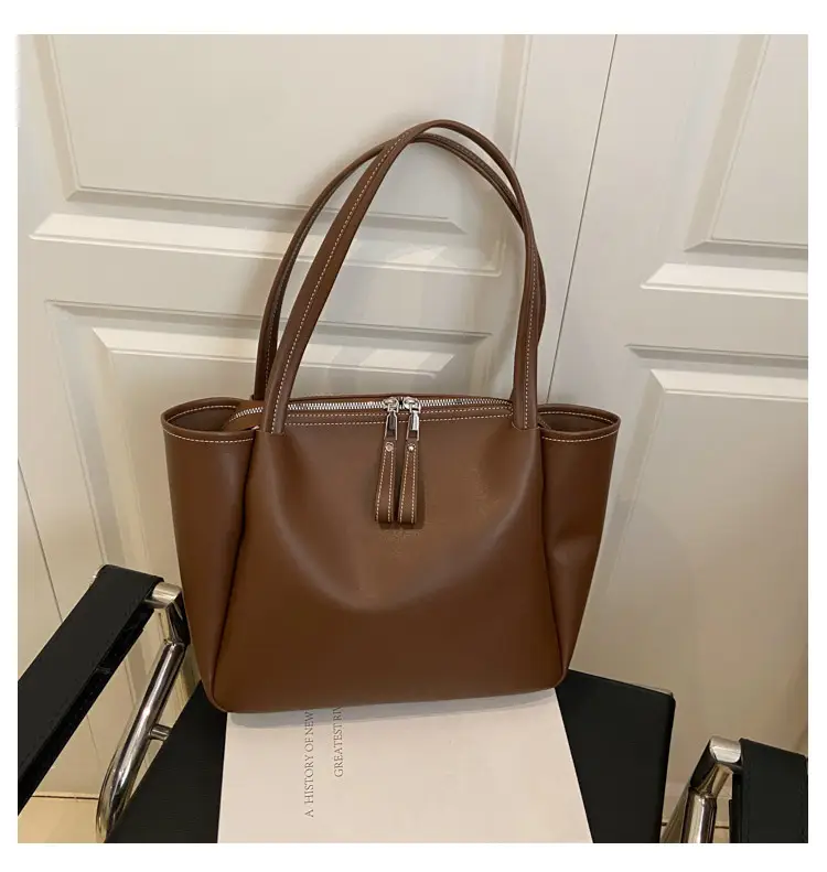 Black Large Capacity Women's Tote Bag 2026 — feature 20
