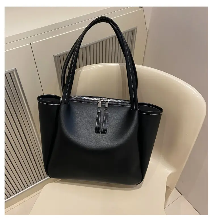 Black Large Capacity Women's Tote Bag 2026 — feature 21
