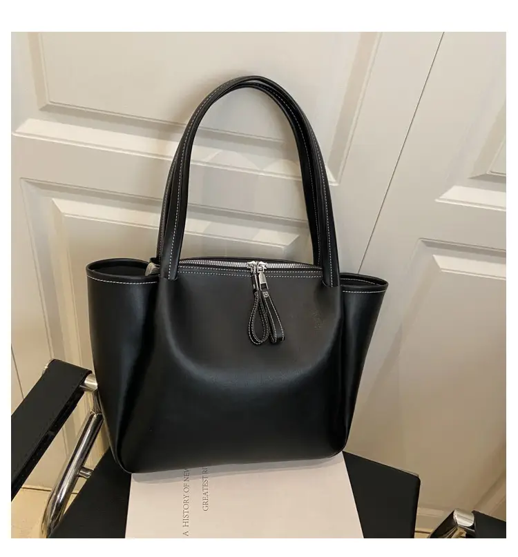 Black Large Capacity Women's Tote Bag 2026 — feature 22