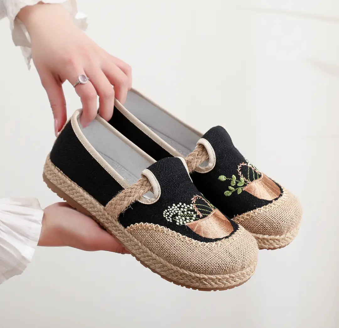 New Old Beijing Cloth Shoes Women's Linen Ethnic Style Canvas Shoes Round-toe Flat Light Soft Bottom Mother Shoes Single-layer Shoes — feature 1