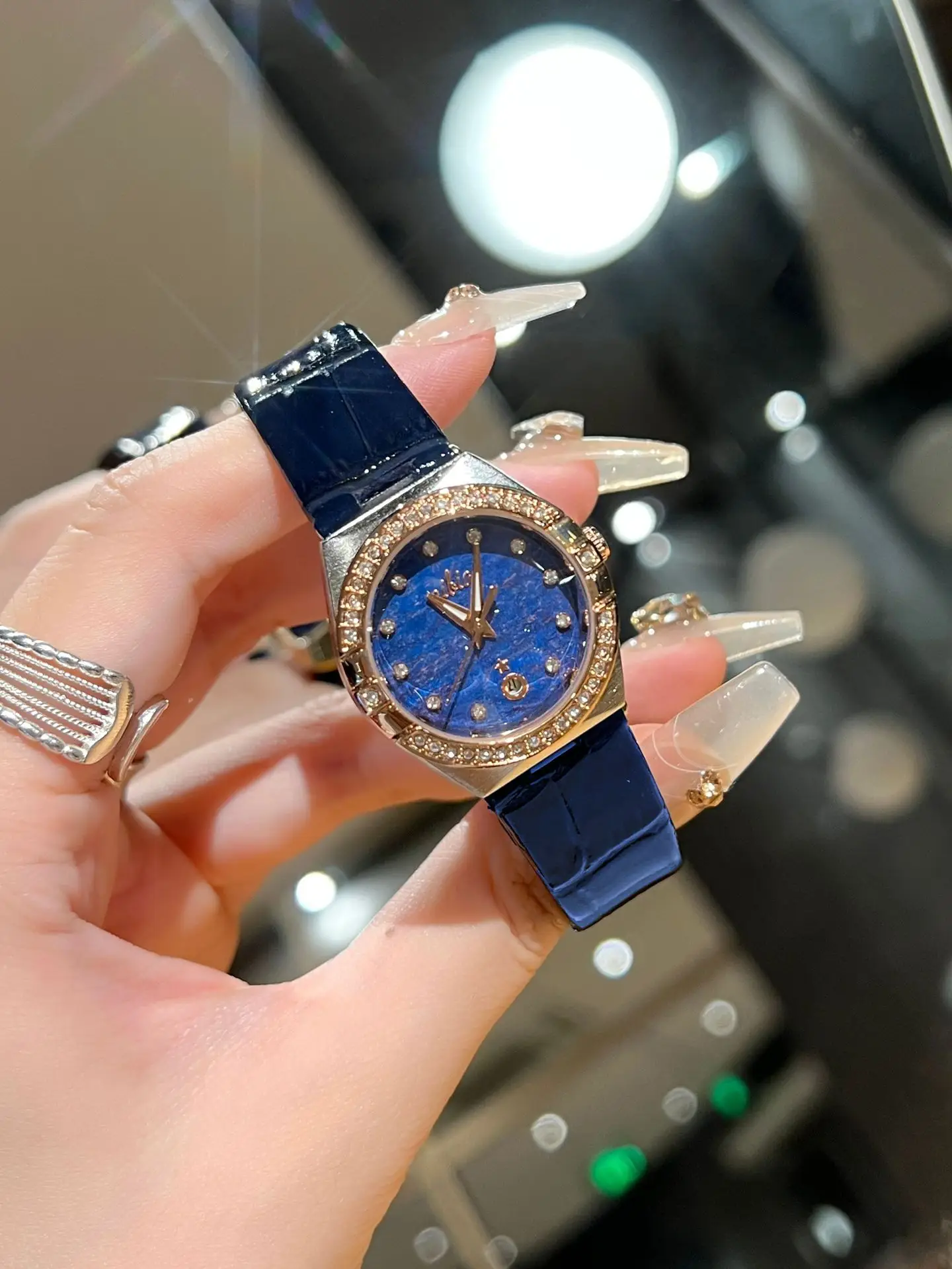 Women's Cross-Border Fashion Watch with Red Leather Band — feature 2