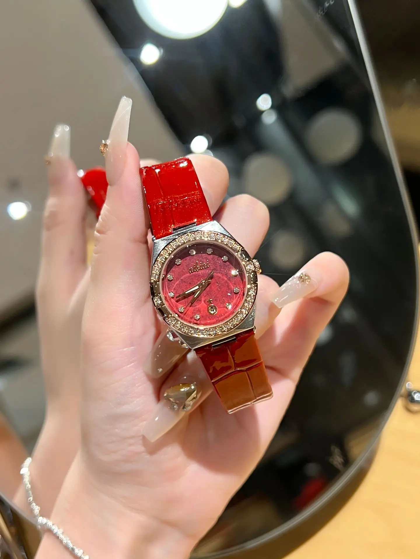 Women's Cross-Border Fashion Watch with Red Leather Band — feature 4