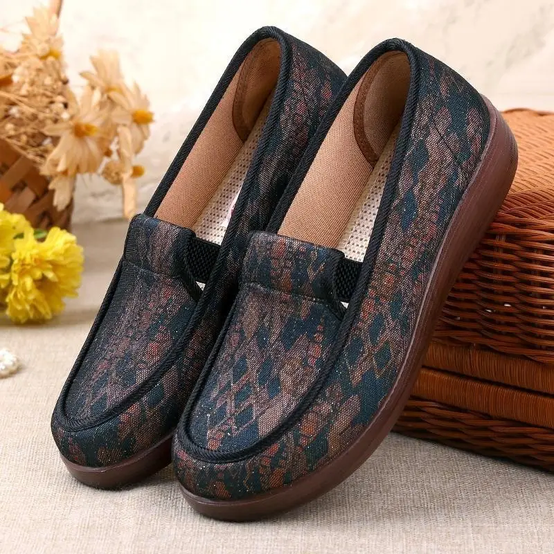 Old Beijing Cloth Shoes Spring and Autumn Women's Non-slip Old Age Vintage Embroidered Milk Shoes Big Foot Bone Loose Old Lady Shoes