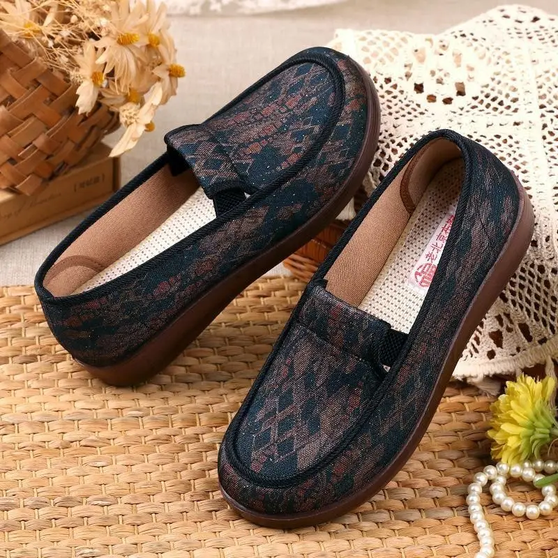 Old Beijing Cloth Shoes Spring and Autumn Women's Non-slip Old Age Vintage Embroidered Milk Shoes Big Foot Bone Loose Old Lady Shoes