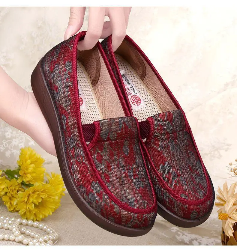 Old Beijing Cloth Shoes Spring and Autumn Women's Non-slip Old Age Vintage Embroidered Milk Shoes Big Foot Bone Loose Old Lady Shoes — feature 16