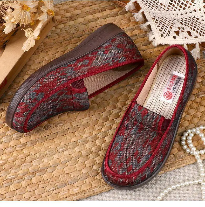 Old Beijing Cloth Shoes Spring and Autumn Women's Non-slip Old Age Vintage Embroidered Milk Shoes Big Foot Bone Loose Old Lady Shoes — feature 17