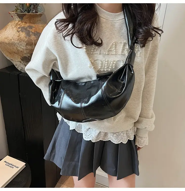 Black Leather Crescent Shoulder Bag Large Capacity — feature 22