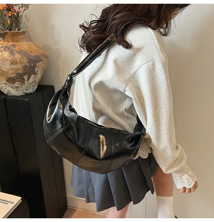 Black Leather Crescent Shoulder Bag Large Capacity — feature 25