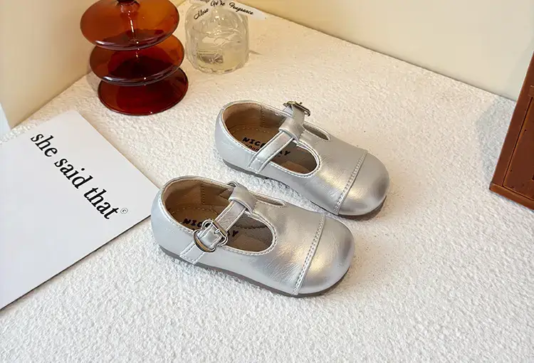 Girls Leather Sandals Spring Autumn Red Baby Shoes — feature 1