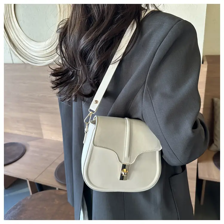 White Saddle Shoulder Bag for Women — feature 20